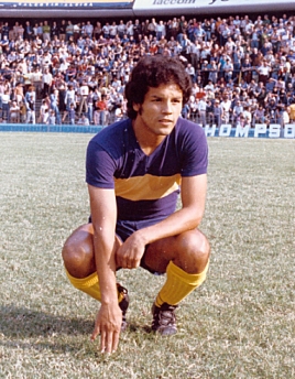 1978:  Debutó Andrés César Verón 