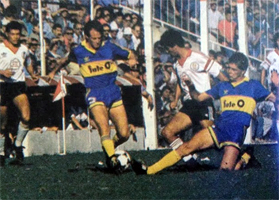 1989:  Boca le ganó a Estudiantes (La Plata) 2 a 1 