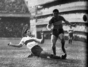 Boca Juniors 3 - Gimnasia y Esgrima (La Plata) 0 - Campeonato 1942 